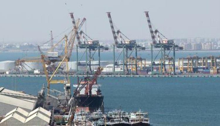 اخبار وتقارير - منع سفينتين لتصدير الغاز من دخول ميناء عدن