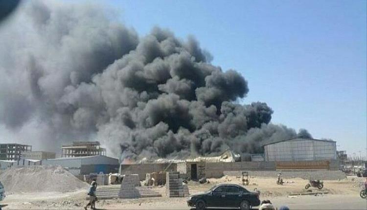 اخبار وتقارير - حريق يلتهم أحد المعسكرات بالعاصمة عدن
