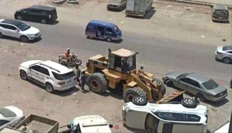 حديث الصورة حادث مروع بين شيول وسيارة في العاصمة عدن 4222