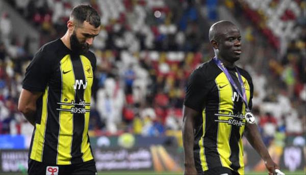 شقيق بنزيما يهاجم مدرب الاتحاد السعودي