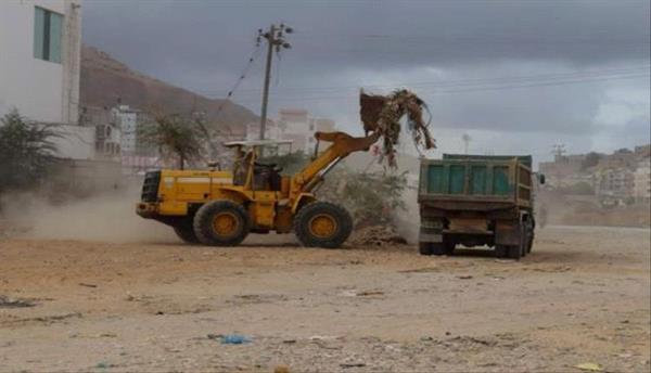 فتح ممرات السيول في حضرموت تحسبا للمنخفض الجوي