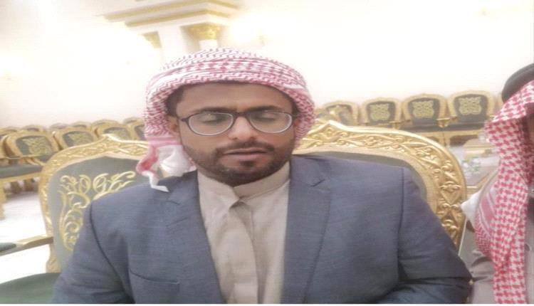 العطش يقتل شاعر المليون في صحراء شبوة.. تفاصيل صعقت اليمنيين
