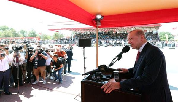 إردوغان يلوح بإنشاء قاعدة بحرية في شمال قبرص رداً على اليونان