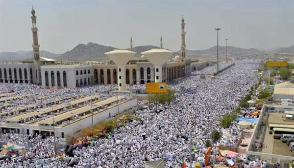 حجاج بيت الله الحرام يواصلون التوافد لمشعر عرفات