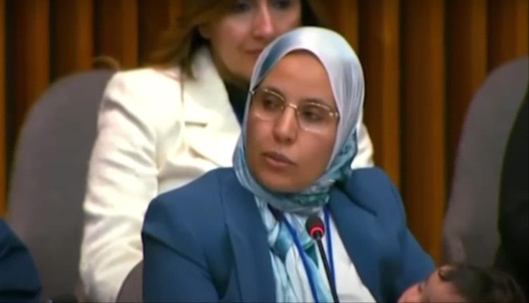 نائم في حضنها وغير مكترث للتصفيق.. برلمانية مغربية تلقي كلمة بالأمم المتحدة وهي تحمل رضيعها  (فيديو)