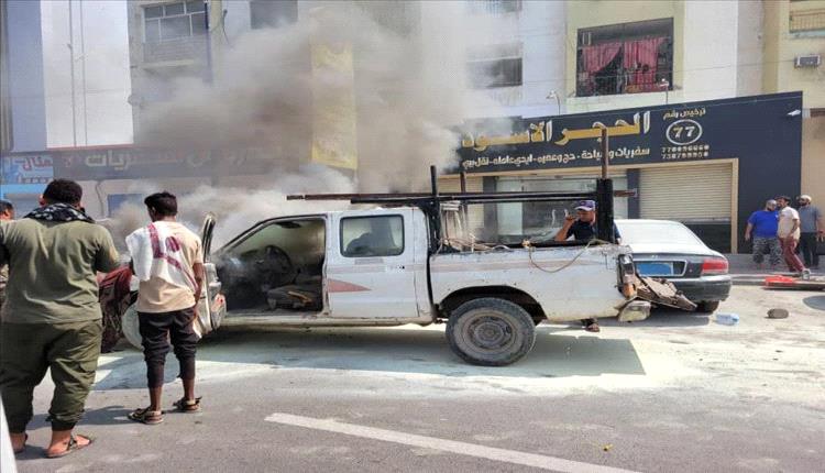 احتراق سيارة بشارع المنصورة الرئيسي
