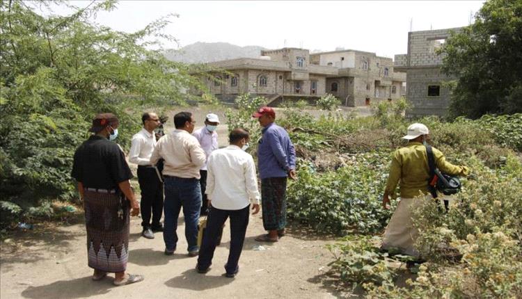 مدير عام حالمين يدشن حملة رش رذاذي وضبابي لمكافحة البعوض في عاصمة المديرية
