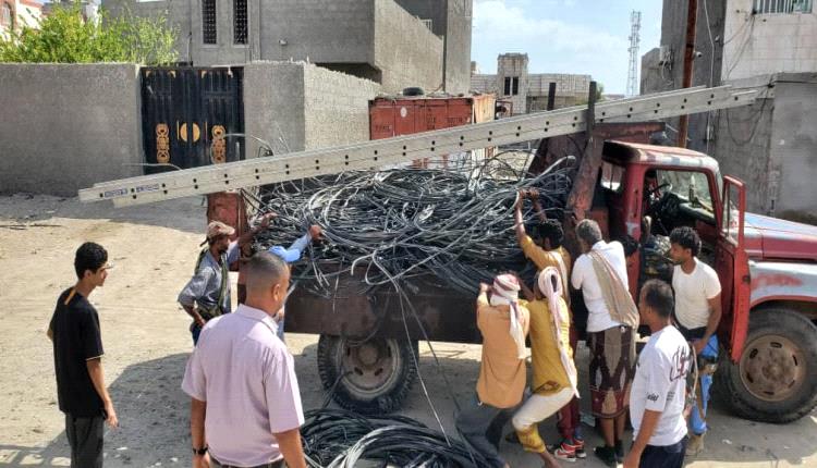 كهرباء عدن تنفذ حملة ازالة الربط العشوائي بحي غازي علوان في خورمكسر
